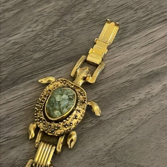 1950’s Vintage Crushed Jade Turtle Bracelet Gold Tone Classic Clasp Closure - Picture 6 of 7